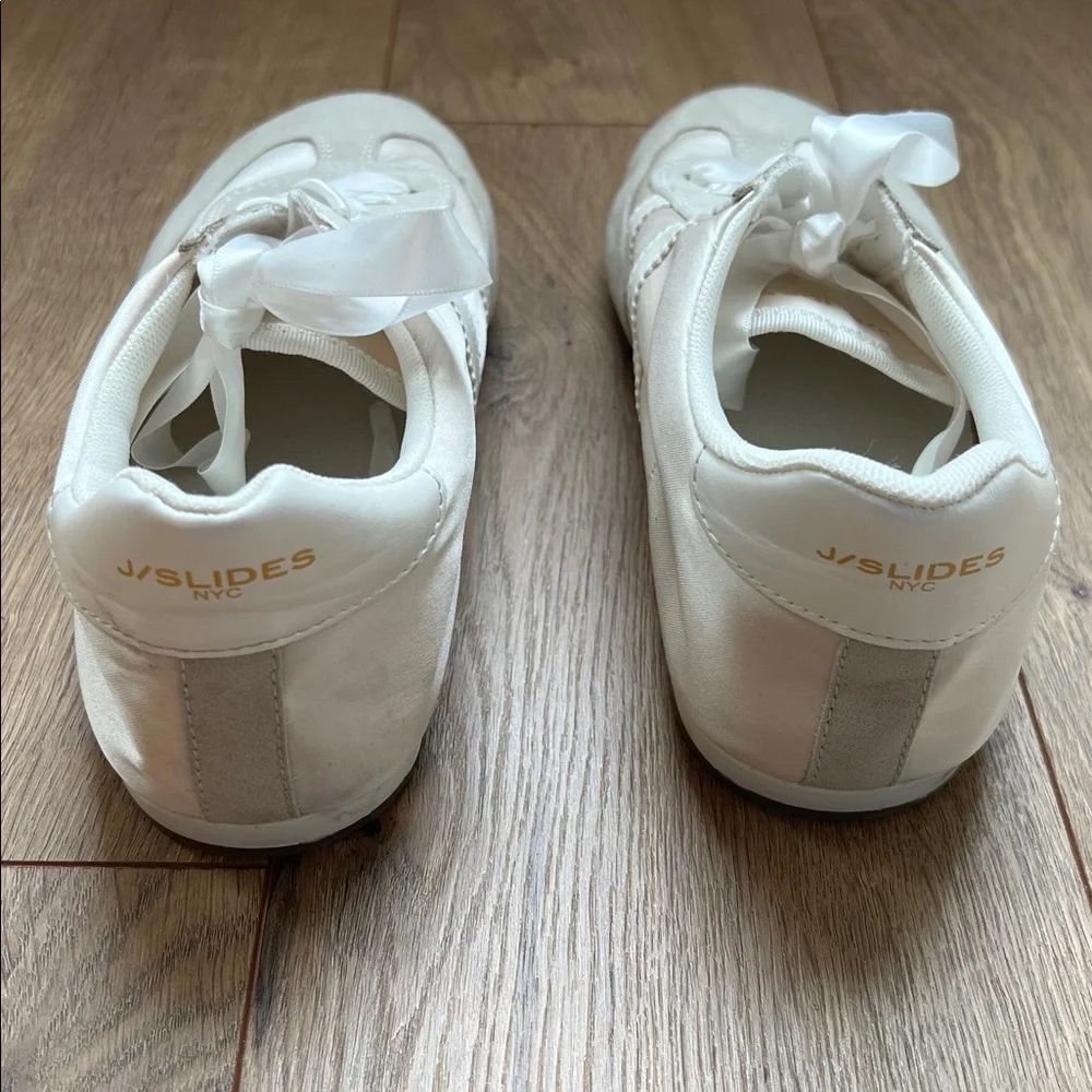 J Slides slides peggy